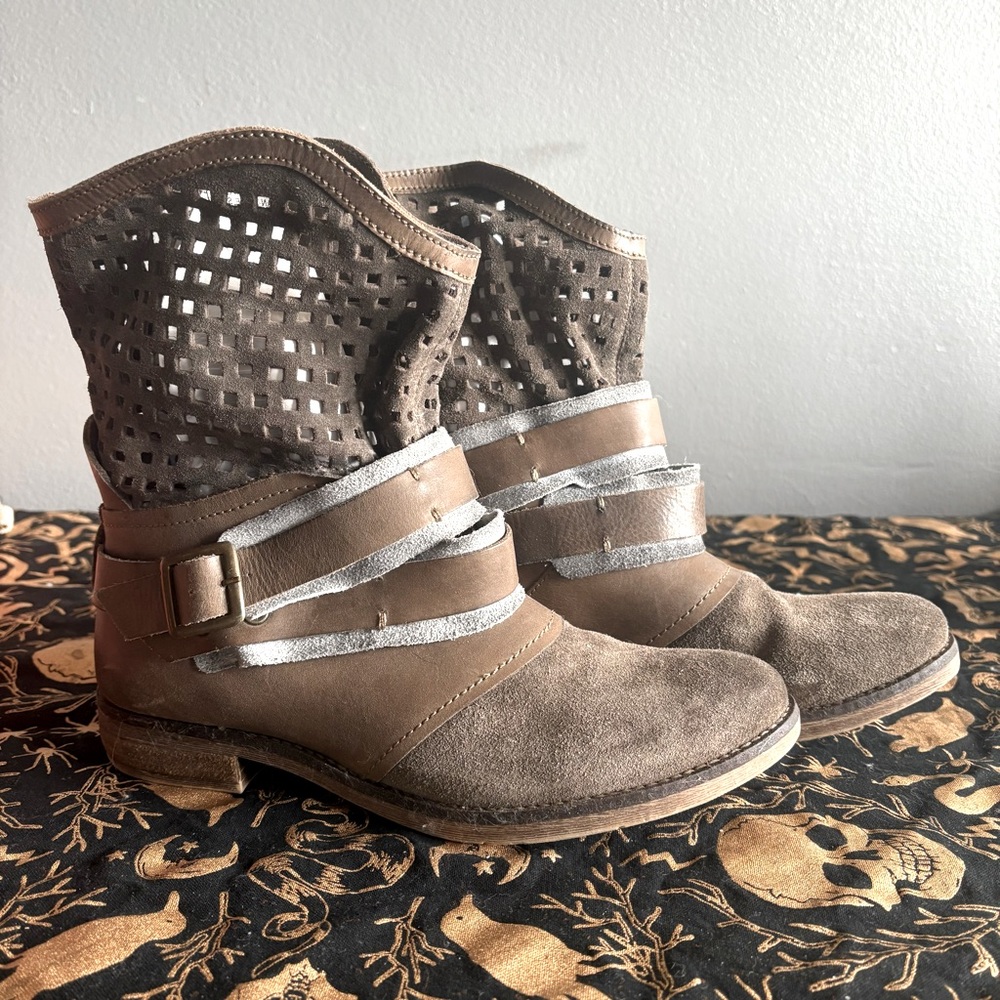 Matisse Coconut Made in Romania Leather Ankle Bootie Womens 9